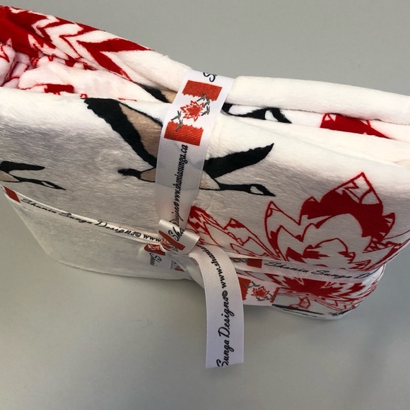 NEW Canadiana Minky Throw. Canada Goose - Picture 6 of 12